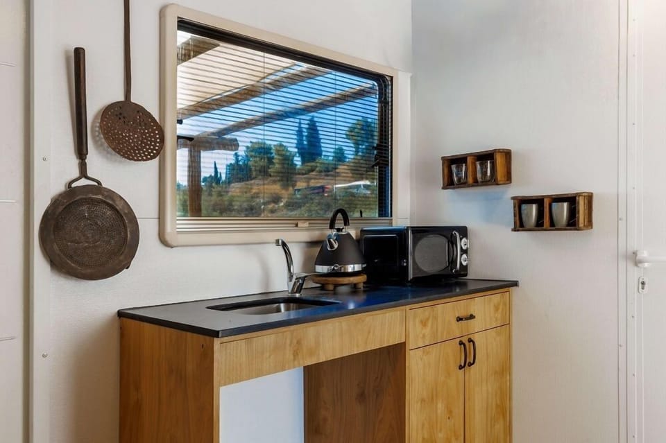Superior Mobile Home | Private kitchen | Coffee/tea maker, electric kettle