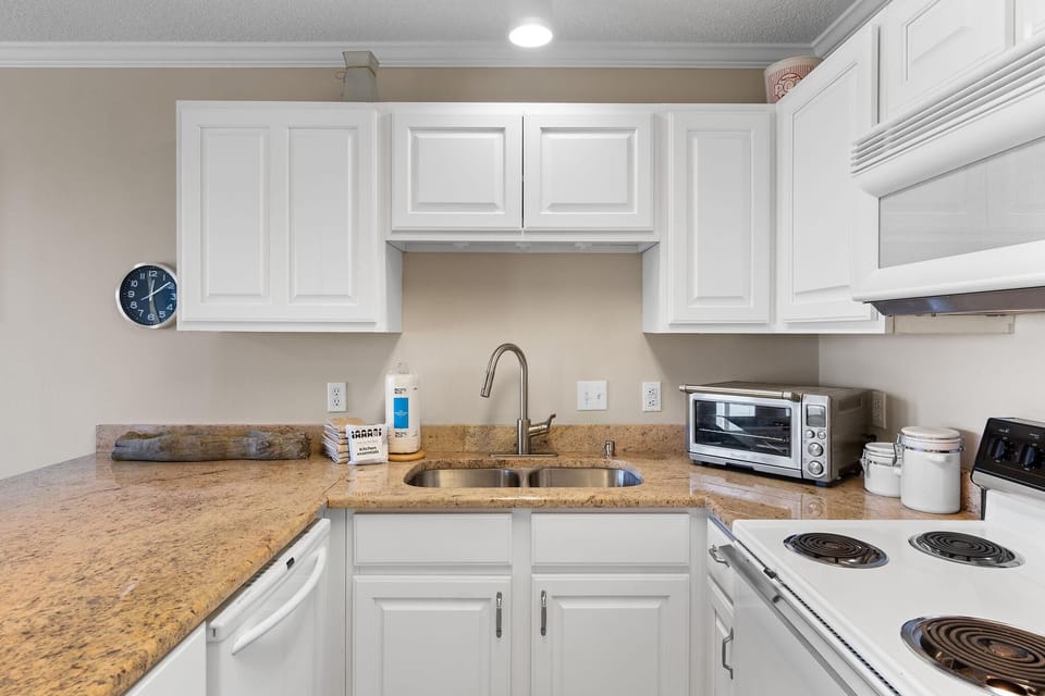 Condo, 1 Queen Bed with Sofa bed (Grand Caribbean West 311) | Private kitchen | Oven, toaster