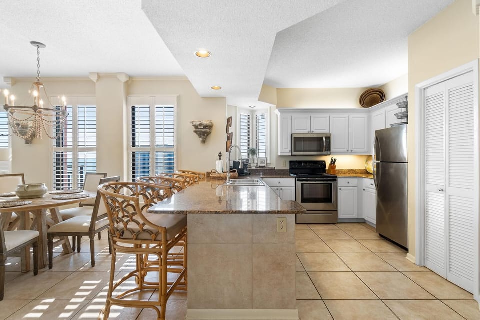 Condo, Multiple Beds (Seachase 1405W) | Private kitchen | Oven, toaster