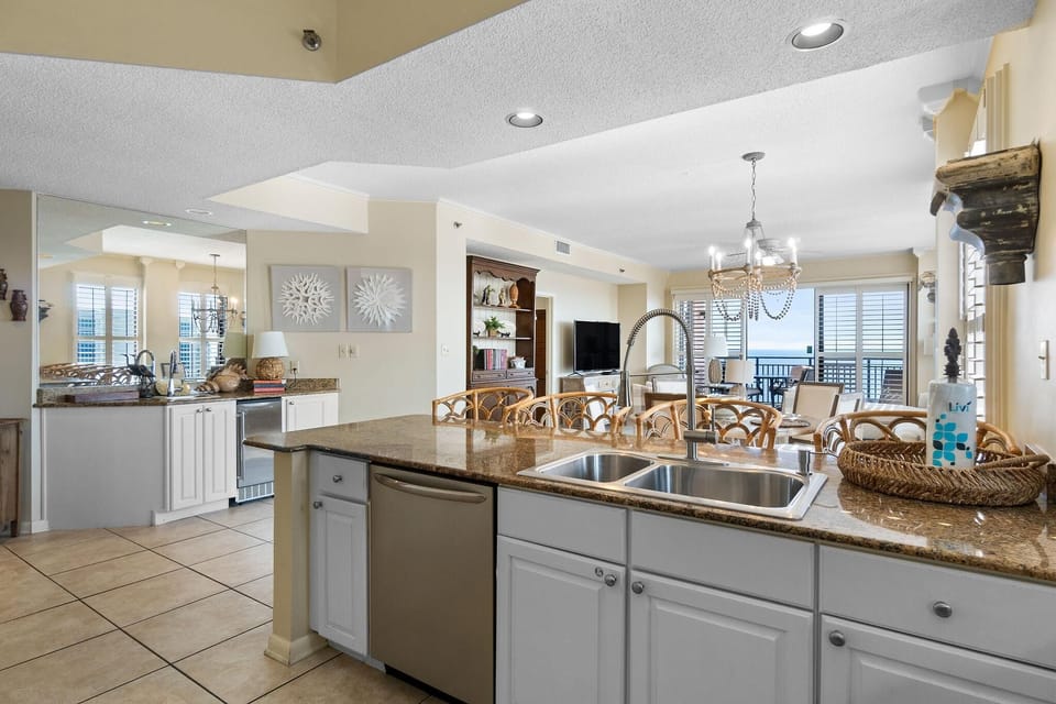 Condo, Multiple Beds (Seachase 1405W) | Private kitchen | Oven, toaster