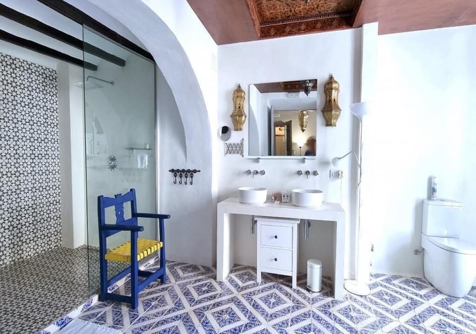 Suite (Purissima) | Bathroom | Free toiletries, hair dryer, bathrobes, slippers
