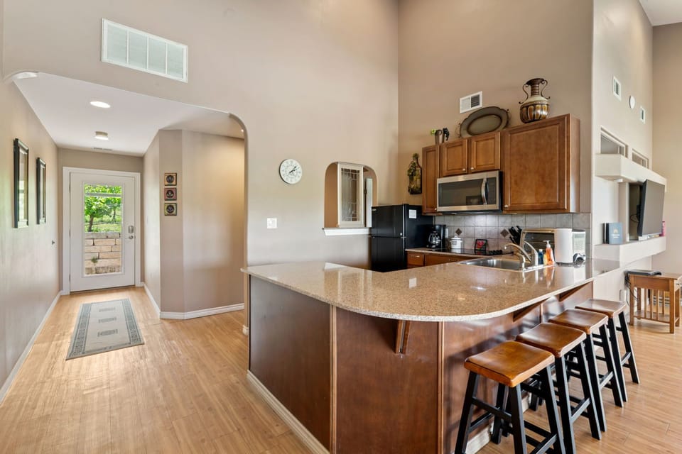House, Multiple Beds, Balcony (Shiraz Haus - Unit B) | Private kitchen | Toaster