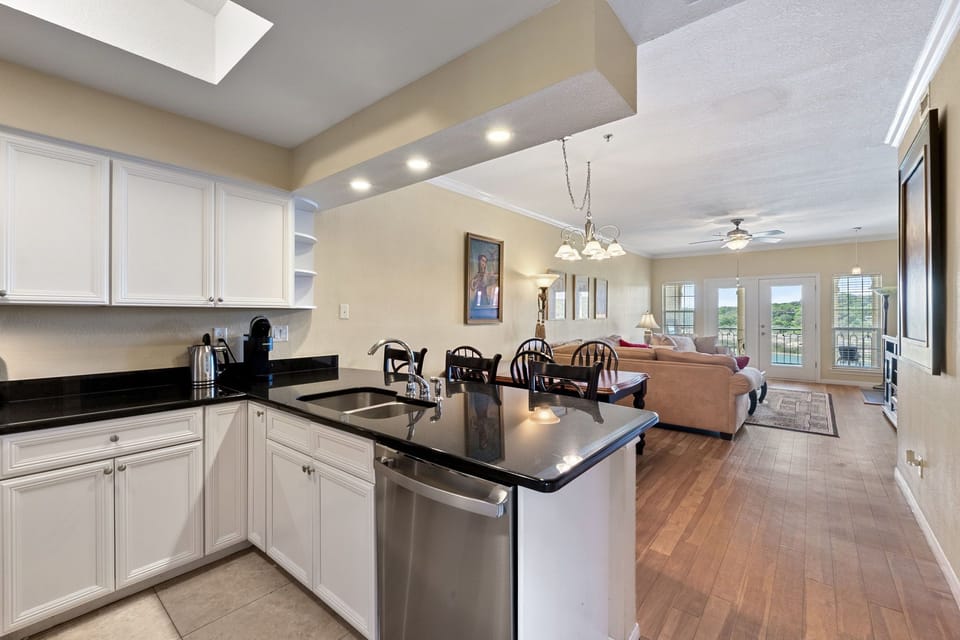 Condo, Multiple Beds, Hot Tub (Paradise Island) | Interior