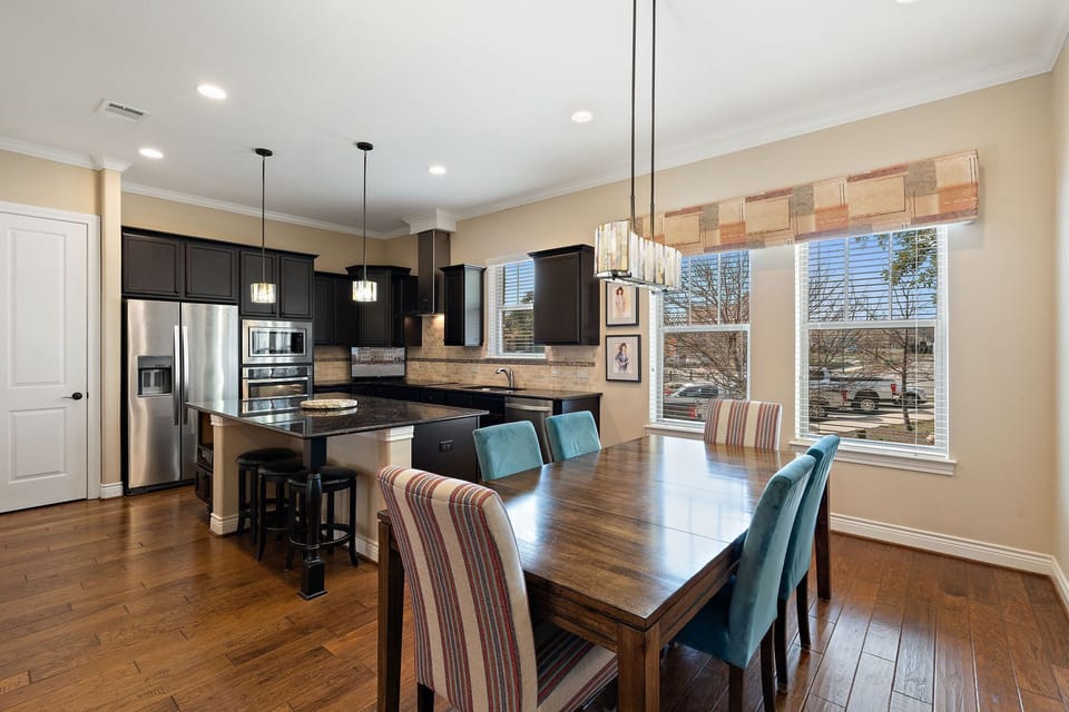 House, Multiple Beds, Balcony, River View (Bend in the River) | Private kitchen | Fridge, microwave, oven, stovetop