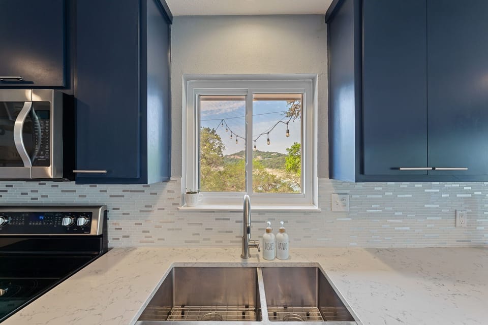 House, Multiple Beds, Patio, Garden View (TX Sunset Ranch (17)) | Private kitchen | Dining table