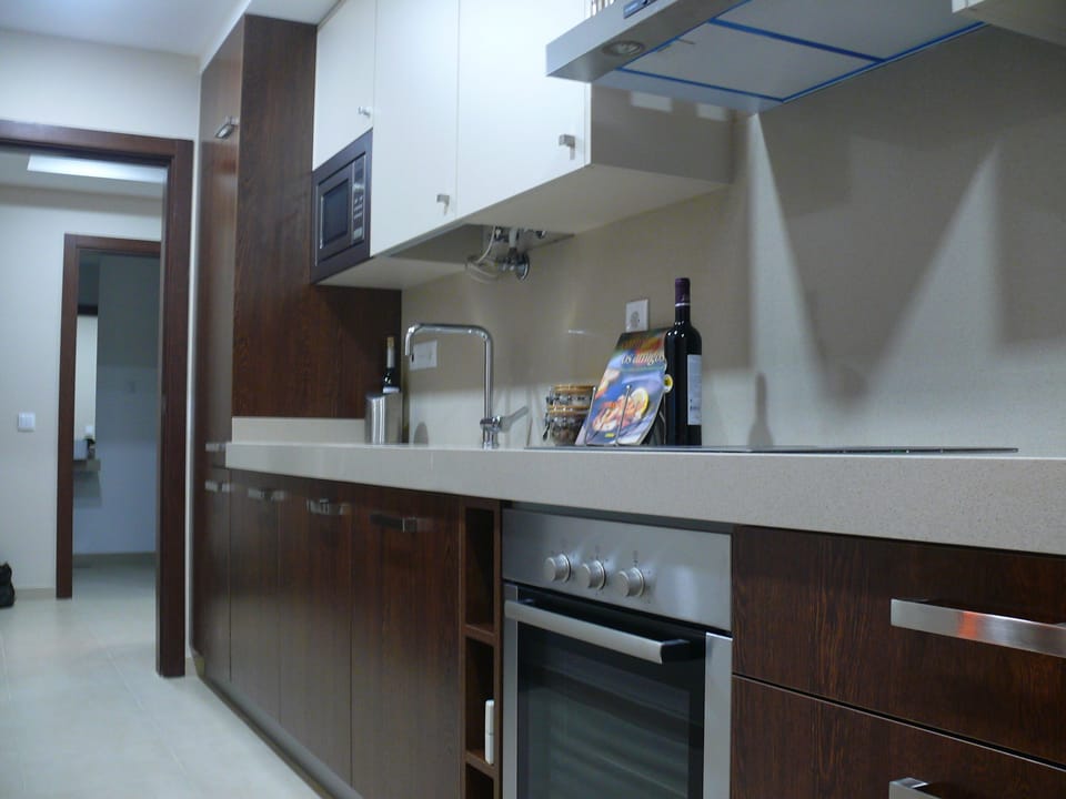 Comfort Apartment, 2 Bedrooms, Balcony, Poolside | Private kitchen | Electric kettle, toaster