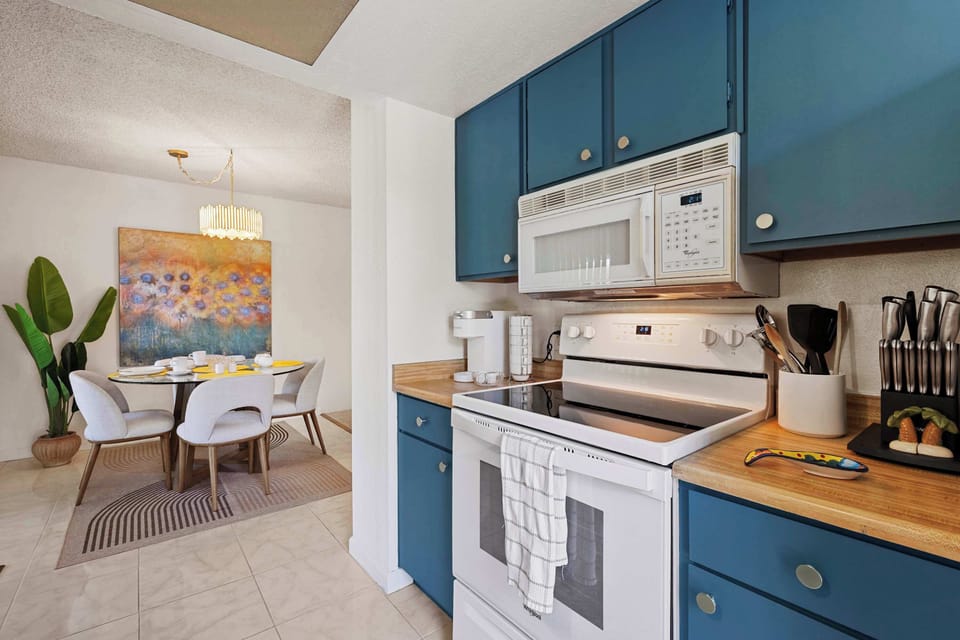 Condo, 1 King Bed with Sofa bed, Balcony, Pool View (Sunset Palmar) | Private kitchen | Fridge, microwave, oven, stovetop