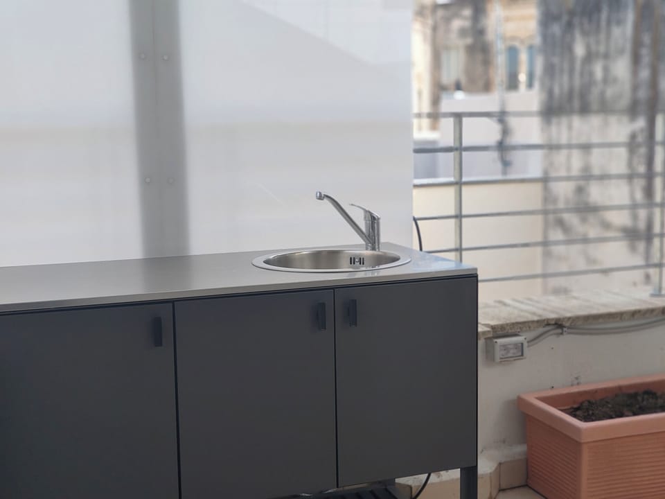 Deluxe Duplex, City View | Private kitchen | Mini-fridge, stovetop, cookware/dishes/utensils