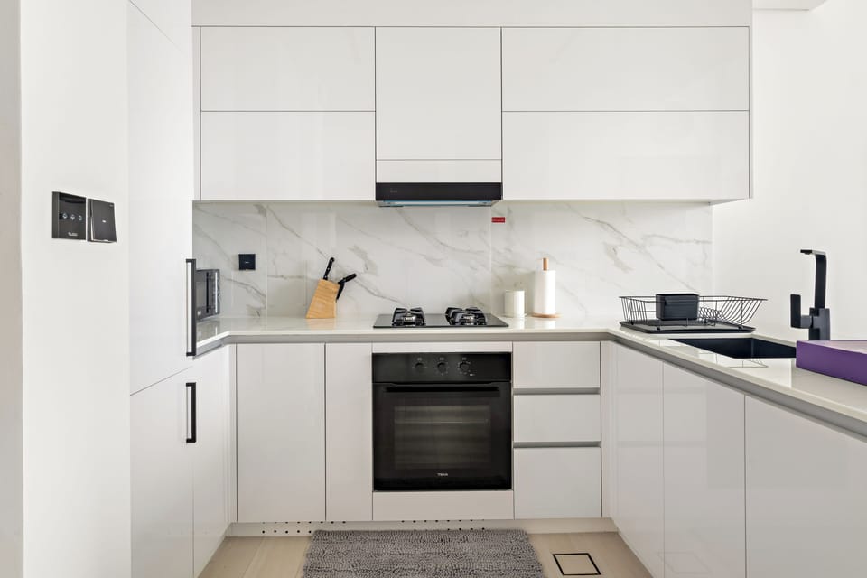 Signature Apartment | Private kitchen | Fridge, microwave, oven, stovetop