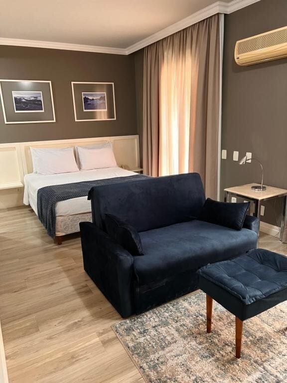 Deluxe Suite | Premium bedding, down comforters, pillowtop beds, desk