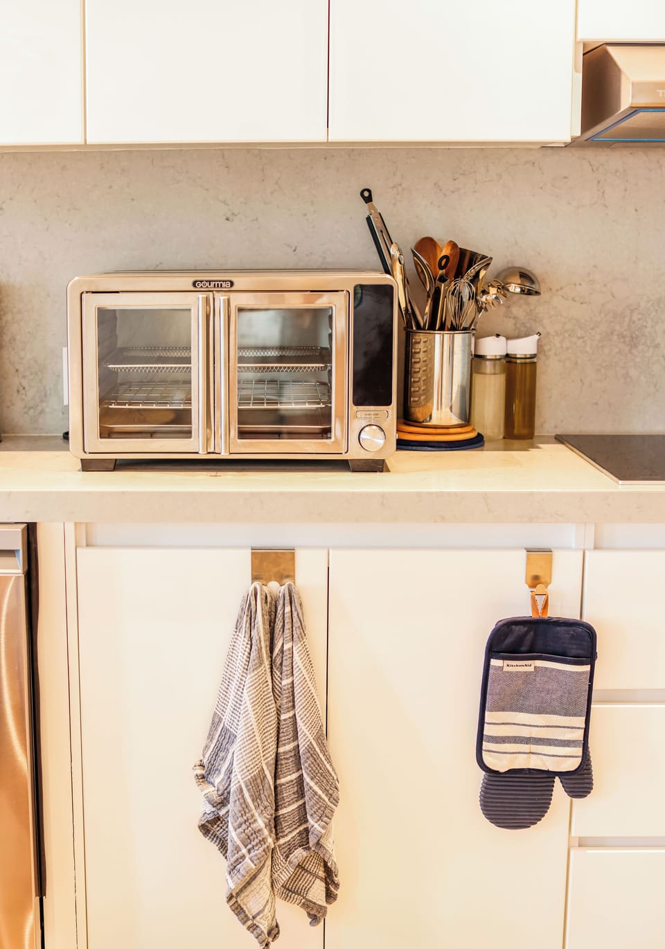 Comfort Apartment, Ocean View | Private kitchen | Full-size fridge, oven, stovetop, dishwasher
