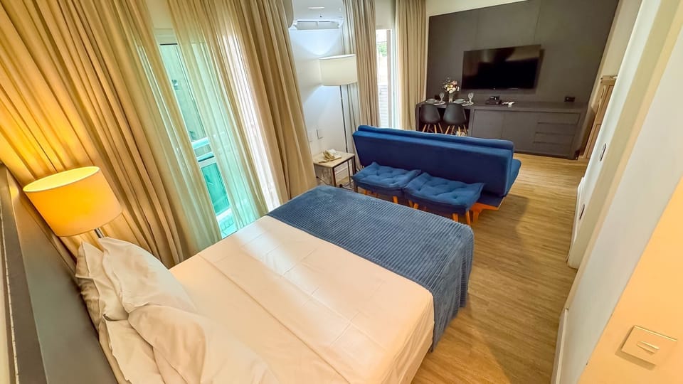 Deluxe Suite | Hypo-allergenic bedding, desk, laptop workspace, blackout drapes