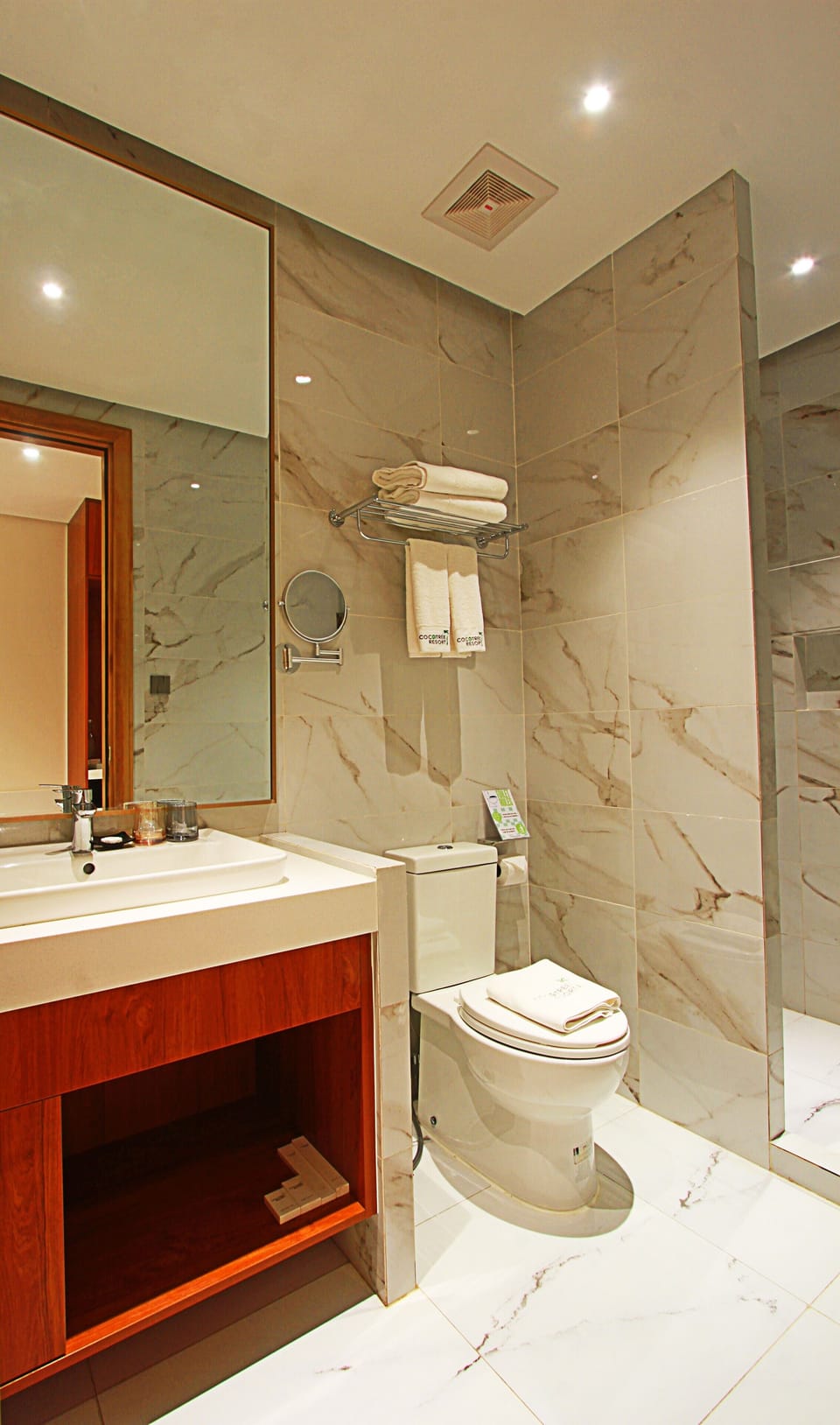 Double or Twin Room | Bathroom | Shower, free toiletries, hair dryer, towels