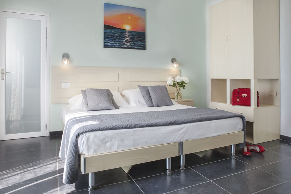 Double or Twin Room | In-room safe, desk, cribs/infant beds, free WiFi