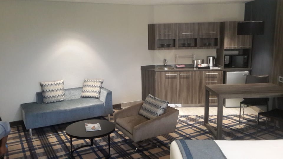 Executive Room | In-room safe, desk, laptop workspace, soundproofing