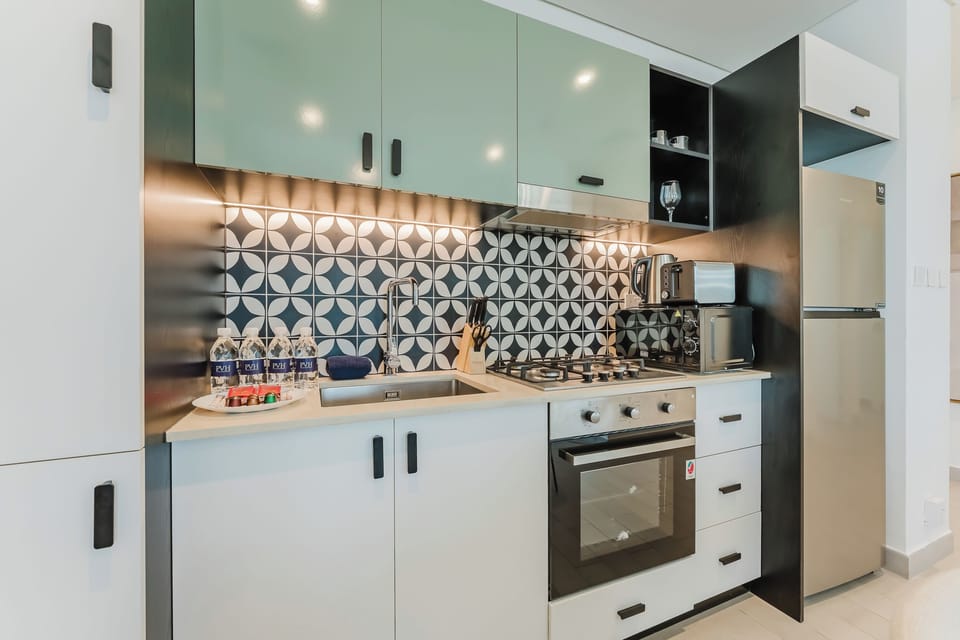 Exclusive Apartment, Balcony, City View | Private kitchen | Full-size fridge, microwave, oven, stovetop