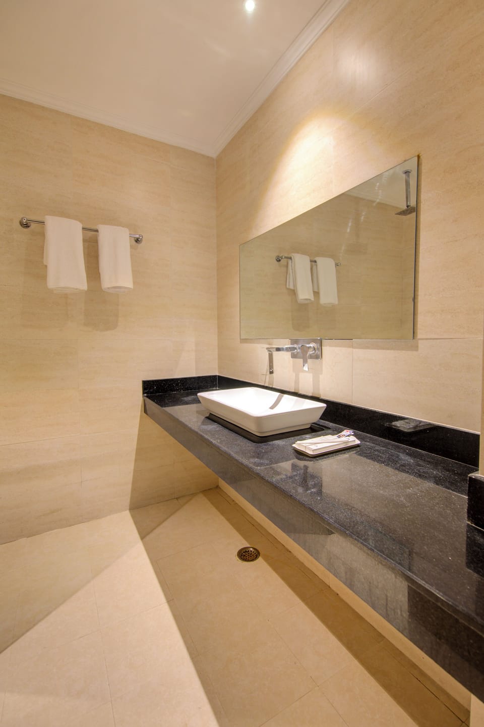 Rainfall showerhead, free toiletries, hair dryer, slippers