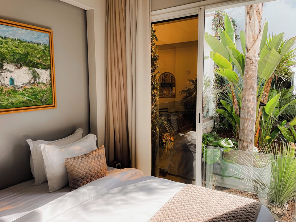 Classic Double Room (Jaafar) | Premium bedding, in-room safe, WiFi (free)
