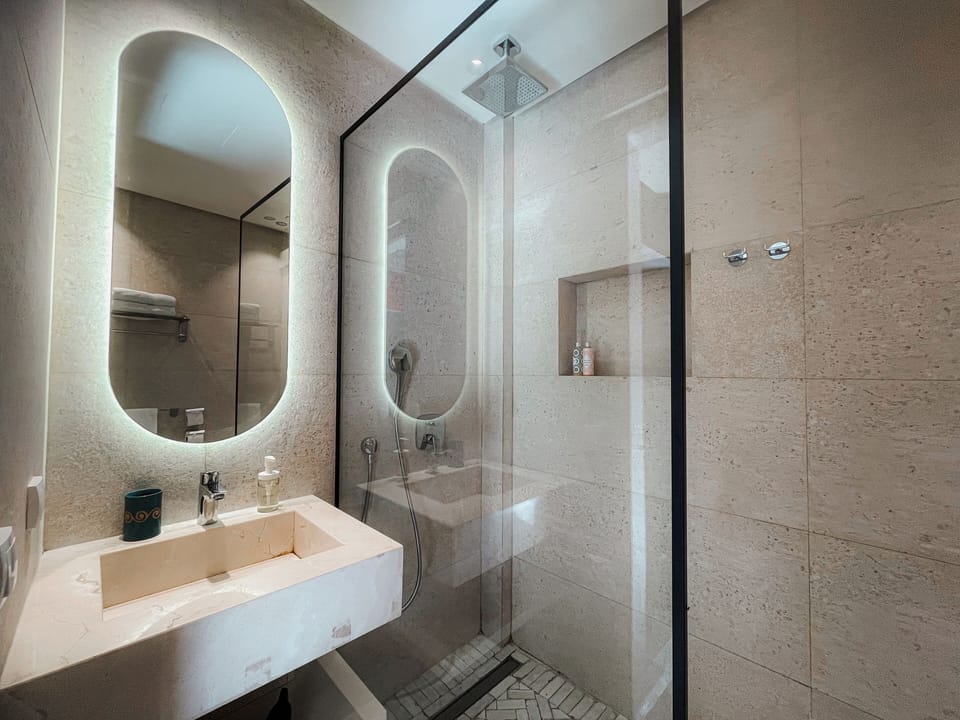 Double Room, 1 Double Bed (Kaid) | Bathroom | Combined shower/tub, free toiletries, hair dryer, bathrobes