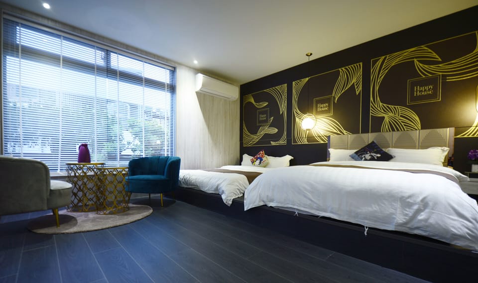 Premium bedding, down comforters, individually furnished