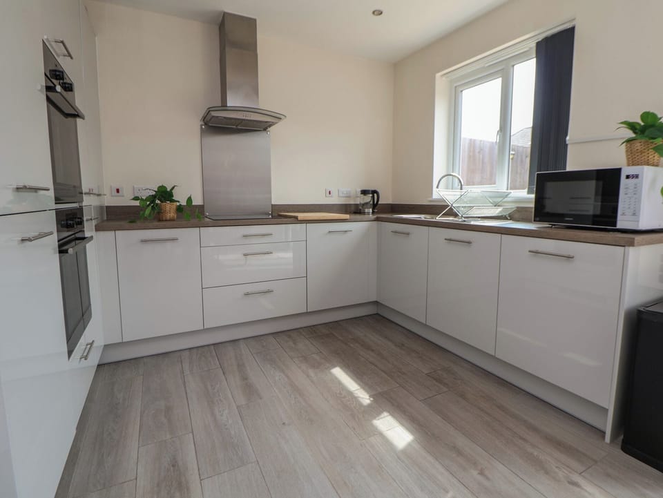 Fridge, microwave, toaster, cookware/dishes/utensils