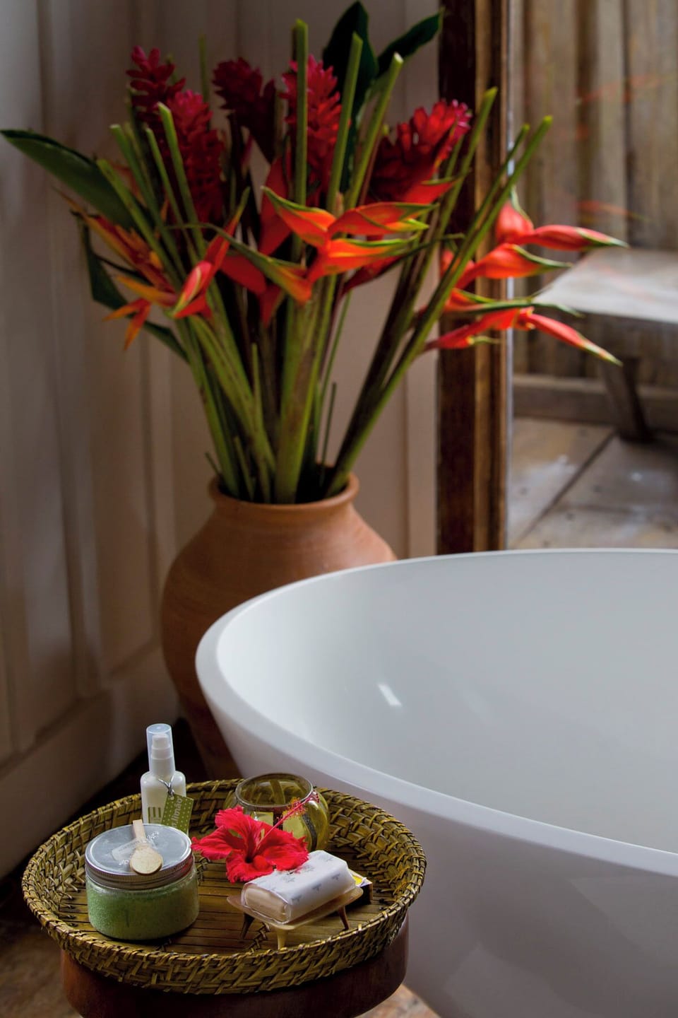 Bungalow, 1 King Bed, Hot Tub, Garden View | Bathroom amenities | Designer toiletries, hair dryer, bathrobes, towels