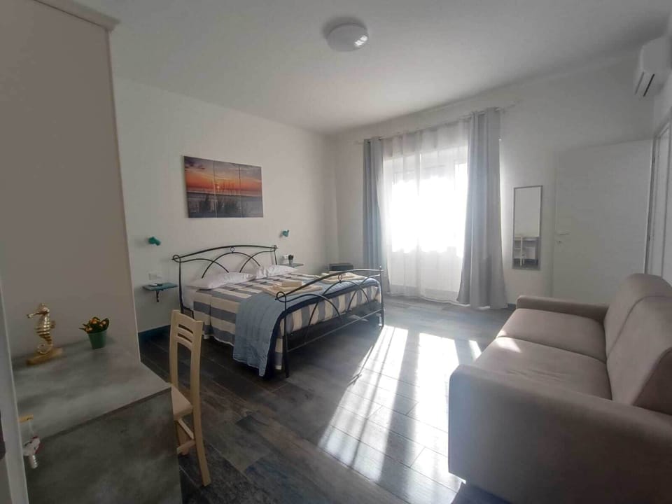 Comfort Double Room, City View | In-room safe, desk, blackout drapes, soundproofing