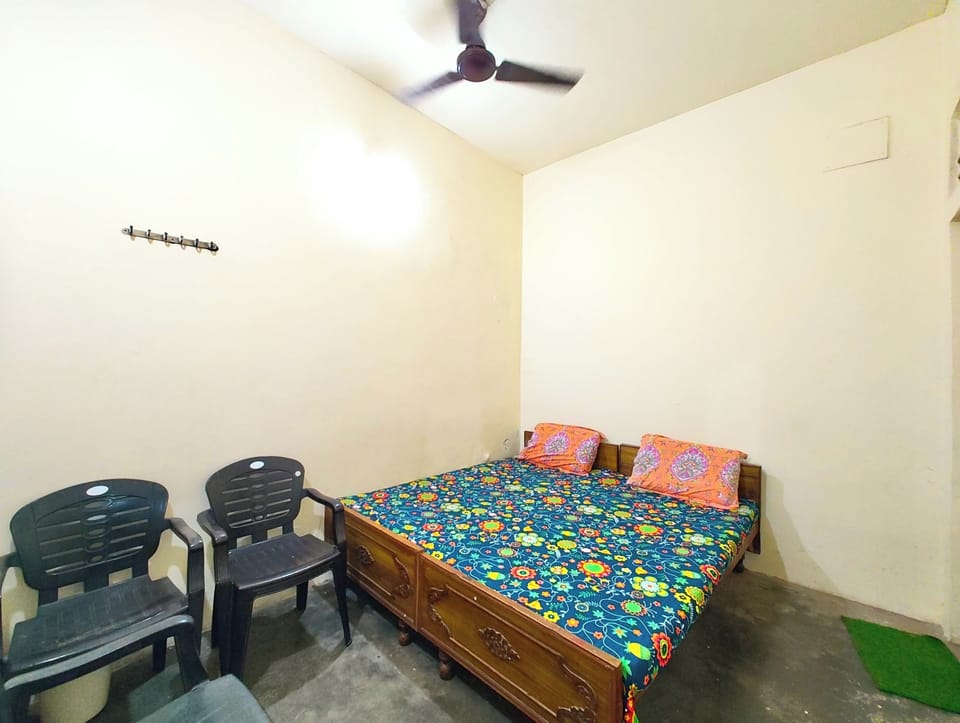 Standard Double Room, Air conditioning | Hypo-allergenic bedding, desk, free WiFi