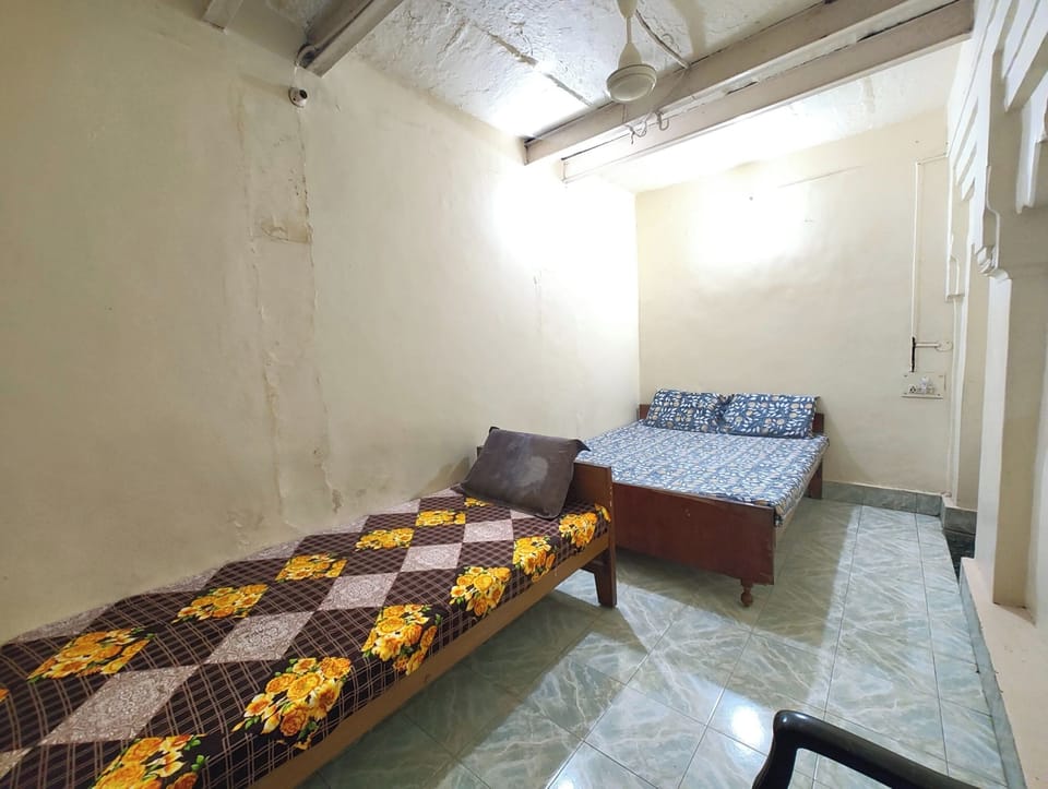 Standard Triple Room | Hypo-allergenic bedding, desk, free WiFi