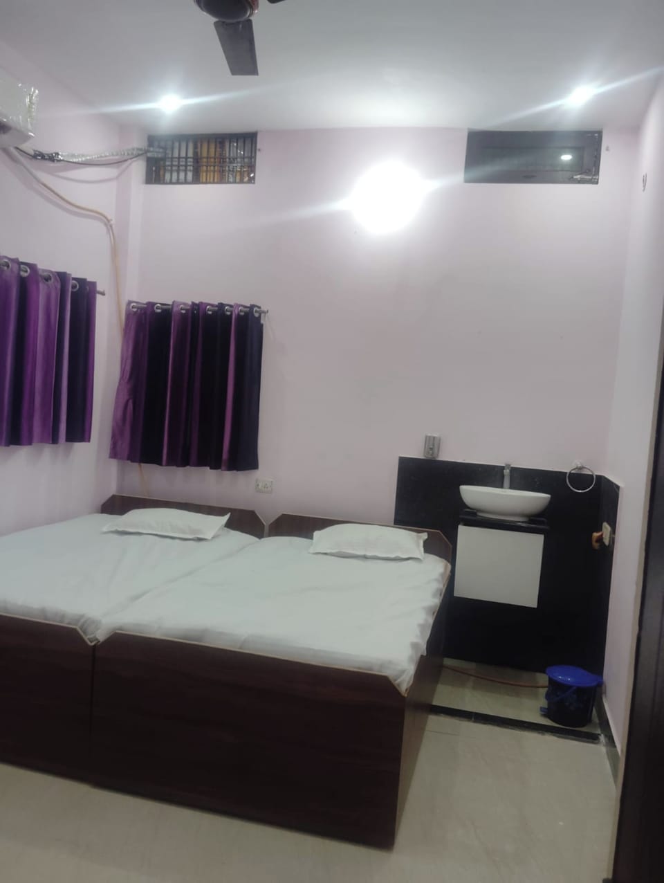 Deluxe Double Room, Air conditioning | Hypo-allergenic bedding, desk, soundproofing, free WiFi