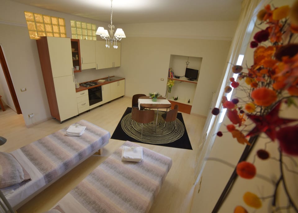 Panoramic Suite, 1 Bedroom, Kitchen | Living area