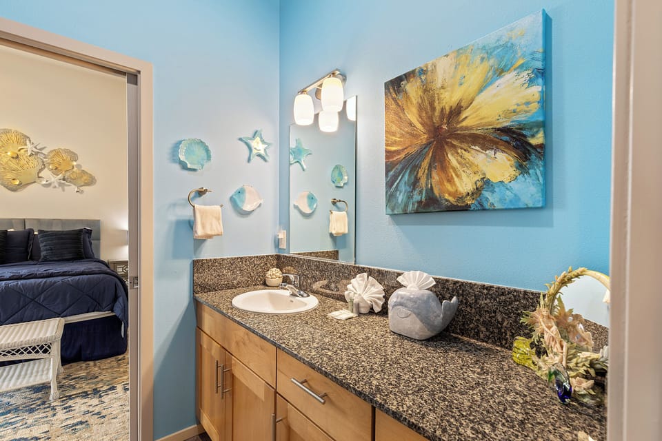 Steps to Pirate Cove: Oregon Coast Condo w/ View Apartment in Depoe Bay