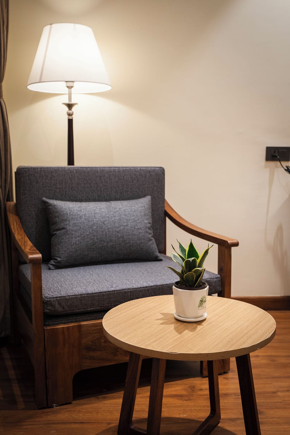 Deluxe Room  - Complimentary Cable Car Service Included | Living area | TV