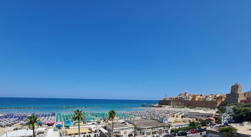 Private beach, white sand, beach umbrellas, 5 beach bars