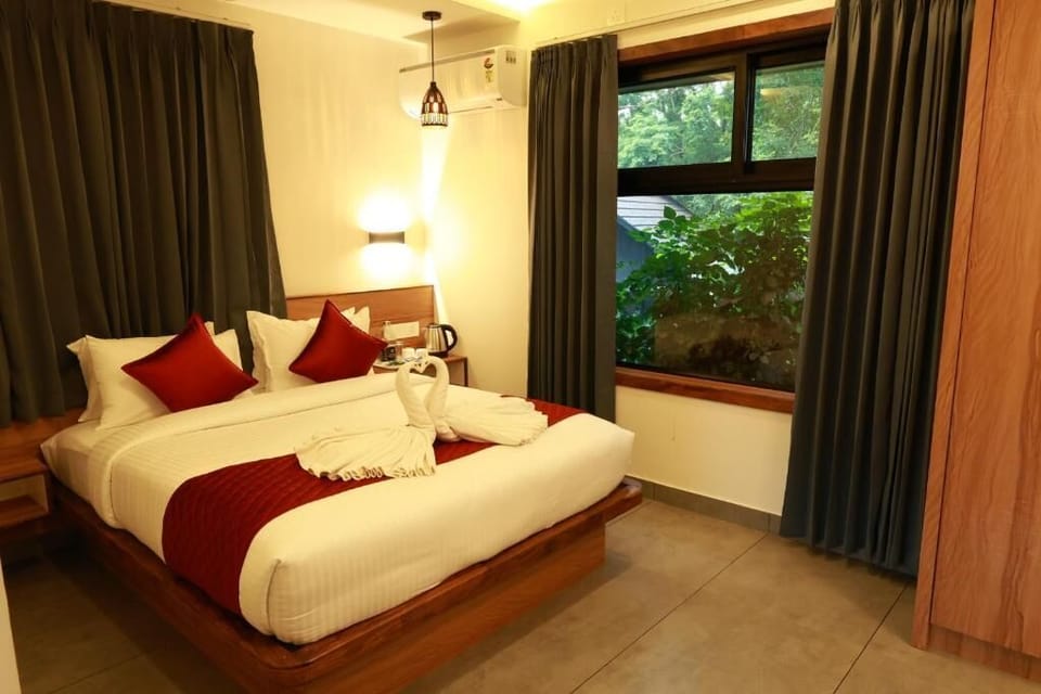 Suite, Balcony, Garden View | Blackout drapes, iron/ironing board, free WiFi