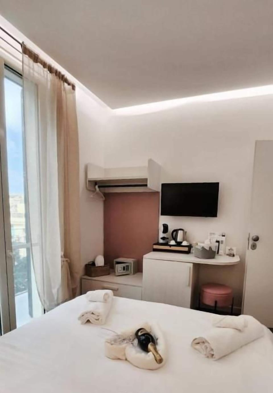 Comfort Room, Balcony, City View | City view
