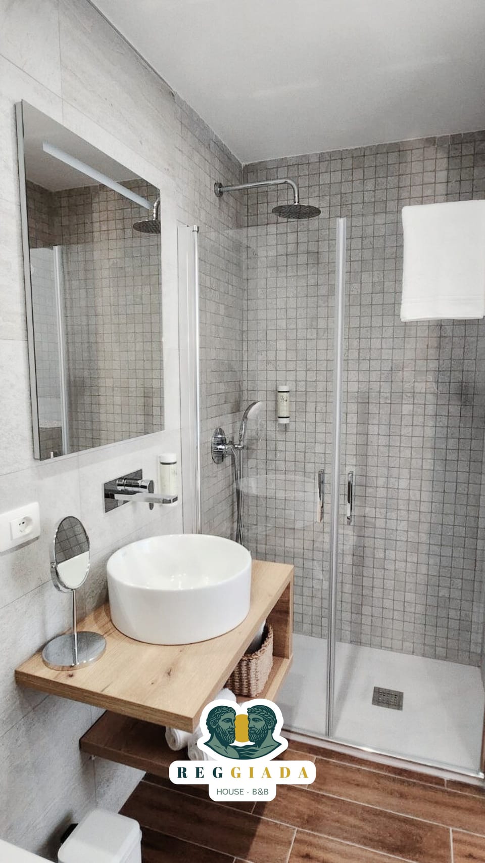 Deluxe Room, Balcony | Bathroom | Shower, hair dryer, bathrobes, slippers