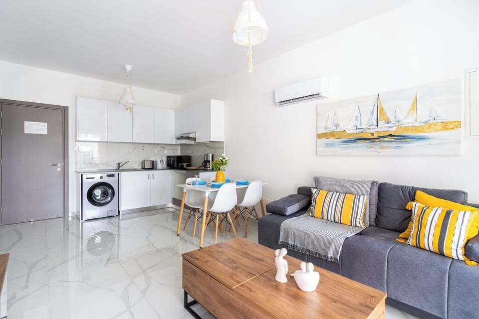 Apartment, 1 Bedroom, Kitchen, City View | Living room | 65-inch TV with digital channels, streaming services