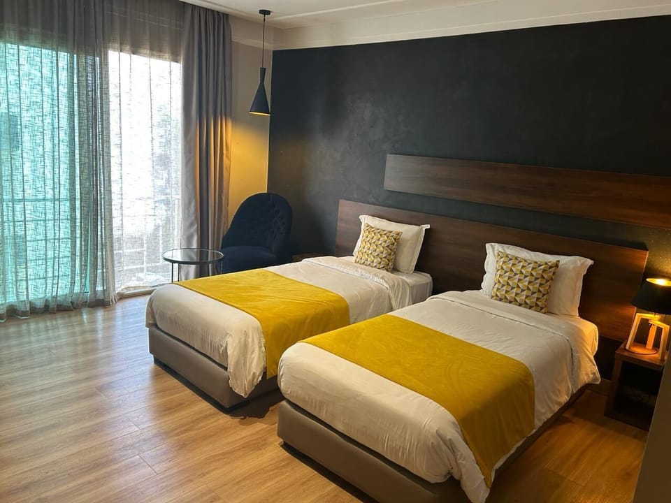 Superior Room | Minibar, in-room safe, desk, blackout drapes