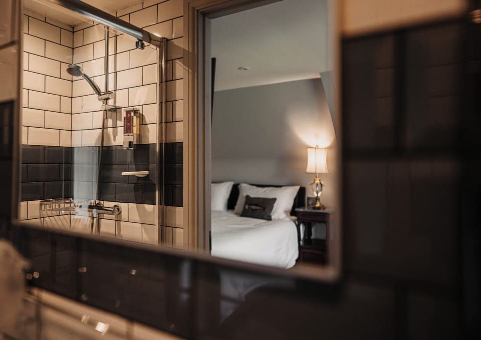 Classic Double Room | Bathroom | Hair dryer, bathrobes, slippers, towels