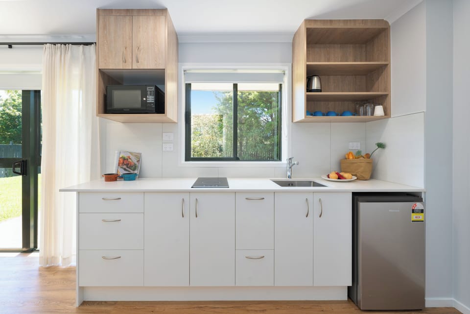 Deluxe Apartment, 1 Bedroom | Desk, laptop workspace, soundproofing, iron/ironing board