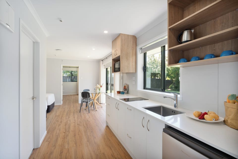 Deluxe Apartment, 1 Bedroom | Desk, laptop workspace, soundproofing, iron/ironing board
