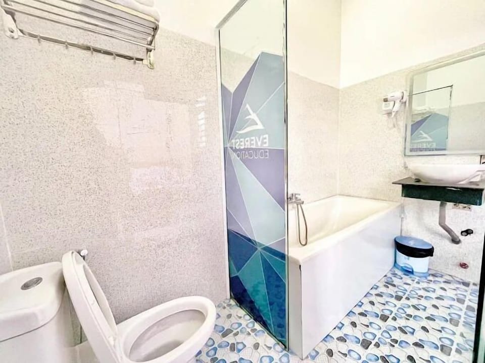 Shower, free toiletries, hair dryer, towels