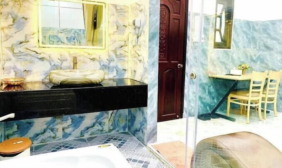 Shower, free toiletries, hair dryer, towels