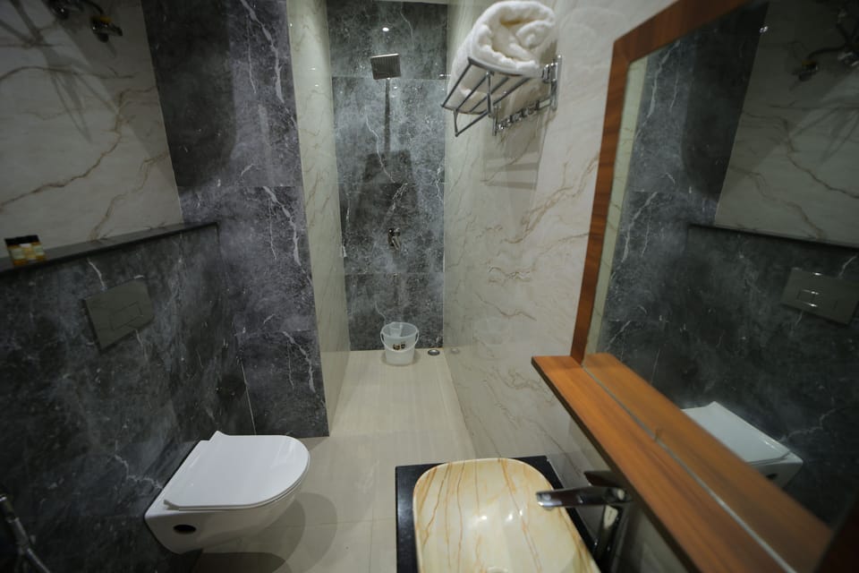 Premium Room | Bathroom | Shower, free toiletries, bathrobes, slippers