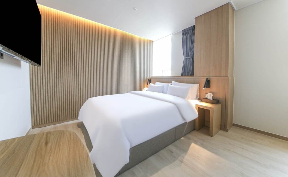 Luxury Double Room, City View | Desk, laptop workspace, free WiFi