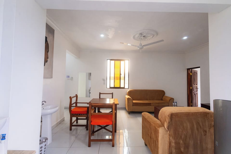 Business Apartment, Balcony, Partial Ocean View | Living area