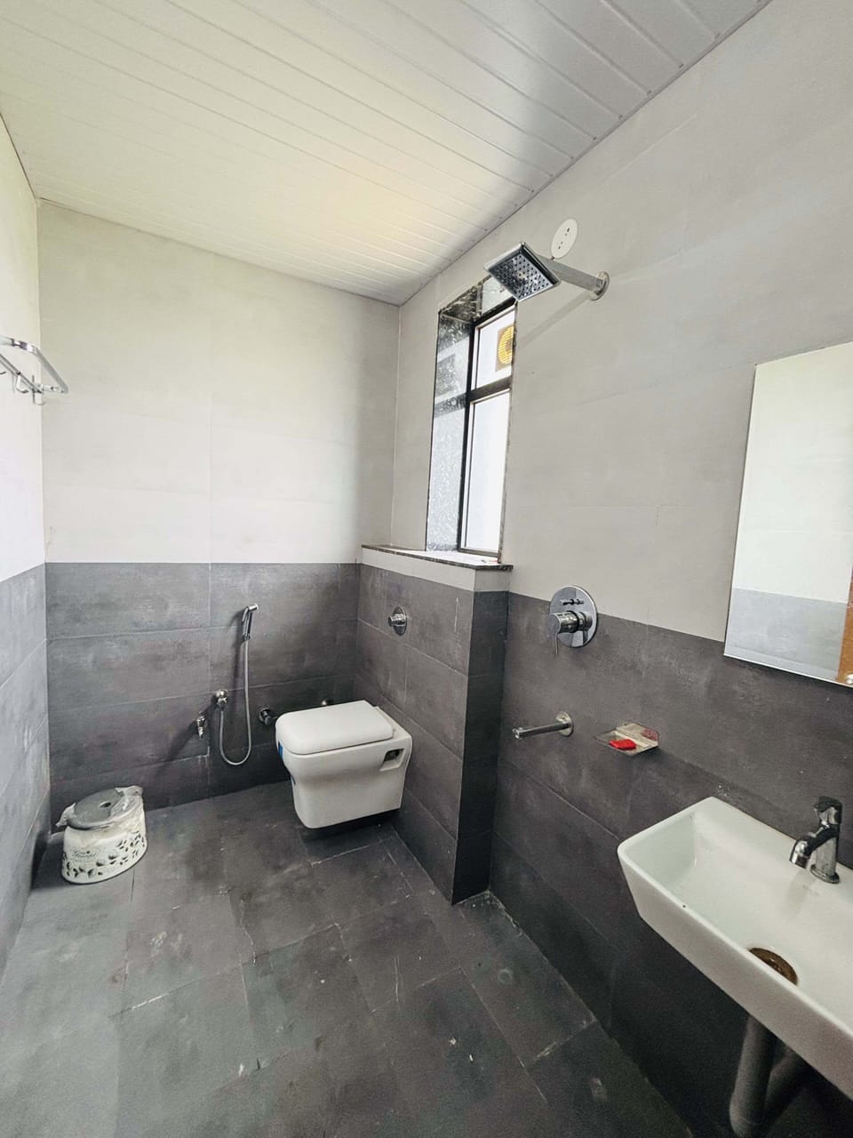 Deluxe Double Room, Garden View | Bathroom | Shower, towels, soap, shampoo