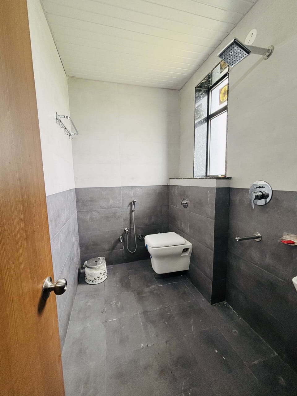 Deluxe Double Room, Garden View | Bathroom | Shower, towels, soap, shampoo