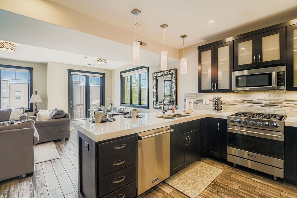 Condo, 3 Bedrooms | Private kitchen | Coffee/tea maker, fridge, oven, electric kettle